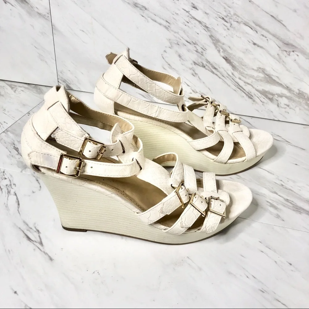 Express Ivory Snakeskin Buckle Strap Wedge Sandals SZ 8